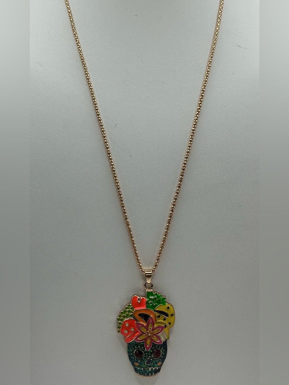 BETSY JOHNSON GREEN VARIANT SUGAR FRUIT SKULL PENDANT NECKLACE NWOT